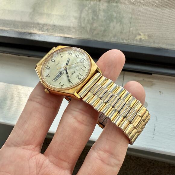 Vintage Pulsar V533-8A70 Gold Tone Quartz Men’s Watch Day Date Stretch Band 34mm - Picture 6 of 8